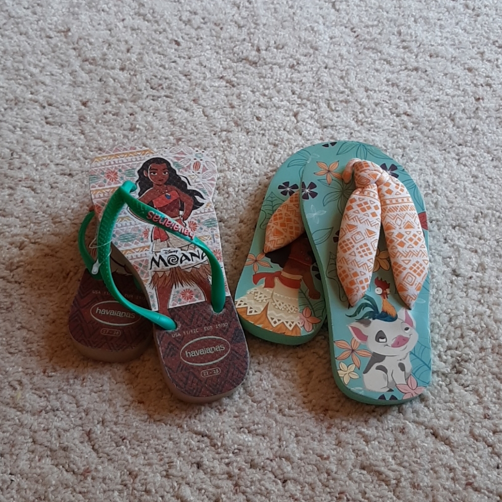 Moana flip flops Never worn